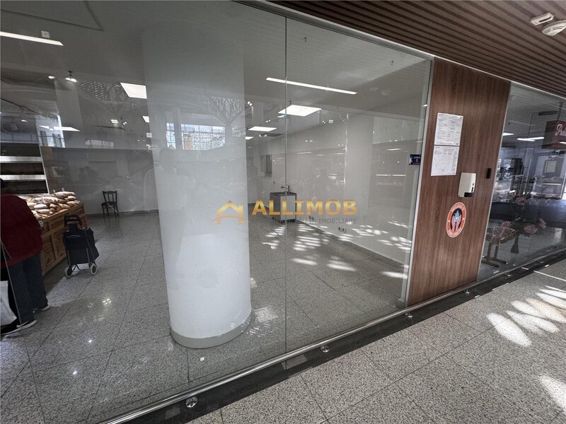 Piata Sudului, spatiu comercial.