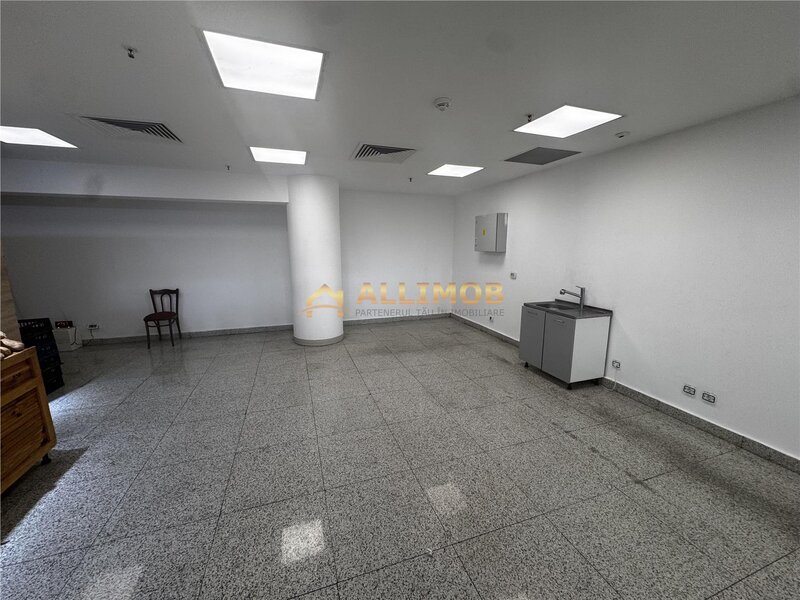 Piata Sudului, spatiu comercial.